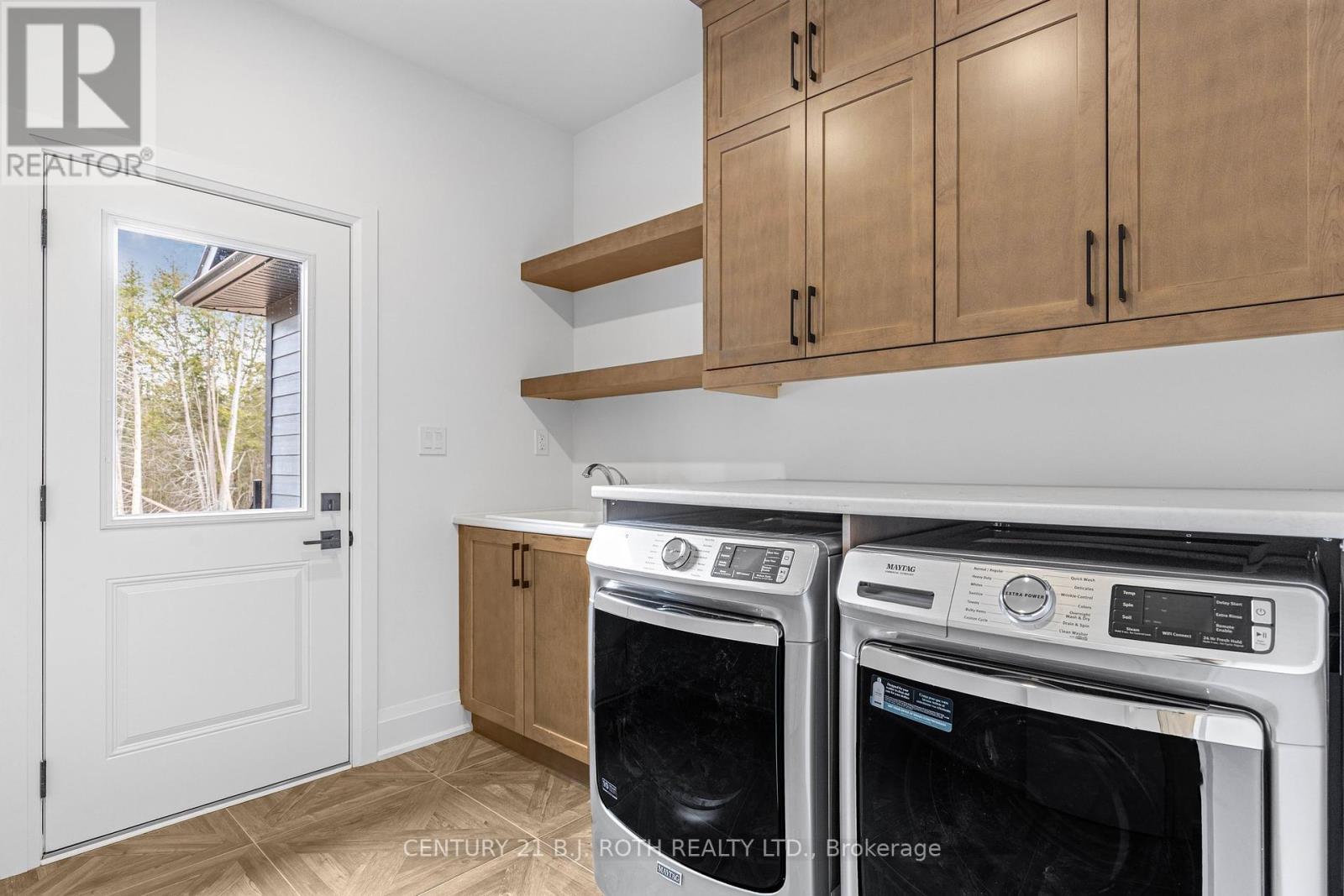 8 Clydesdale Court, Oro-Medonte, Ontario  L0K 1E0 - Photo 14 - S12412346