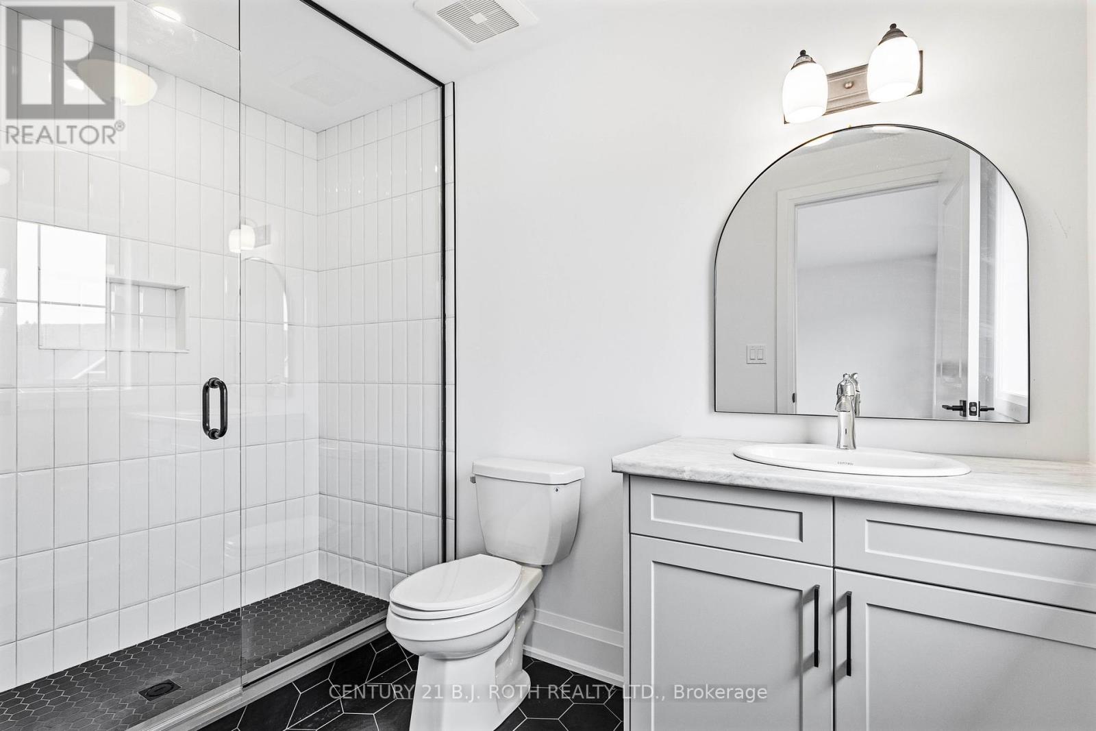 8 Clydesdale Court, Oro-Medonte, Ontario  L0K 1E0 - Photo 21 - S12412346
