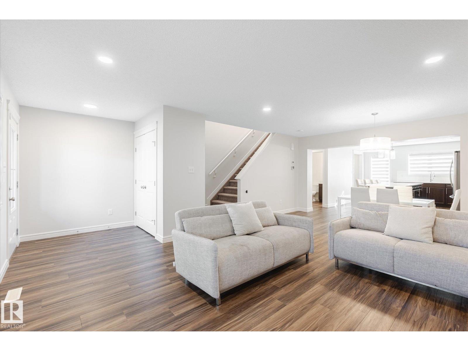 2053 Graydon Hill Cr Sw, Edmonton, Alberta  T6W 4C5 - Photo 4 - E4458341