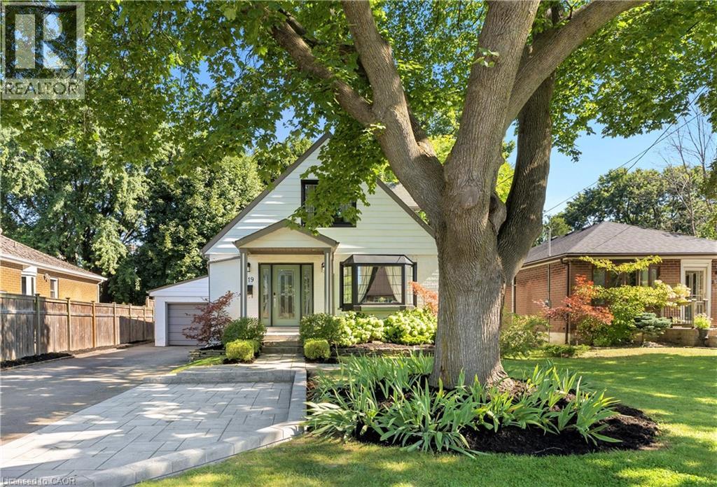 519 REGINA Drive, Burlington, Ontario