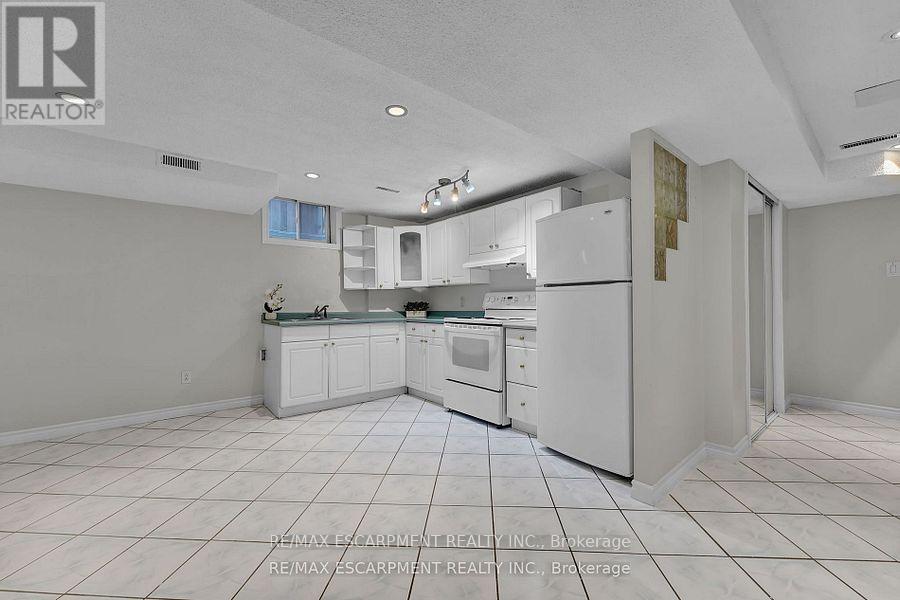 1157 Charminster Crescent, Mississauga, Ontario  L5V 1P9 - Photo 26 - W12412174