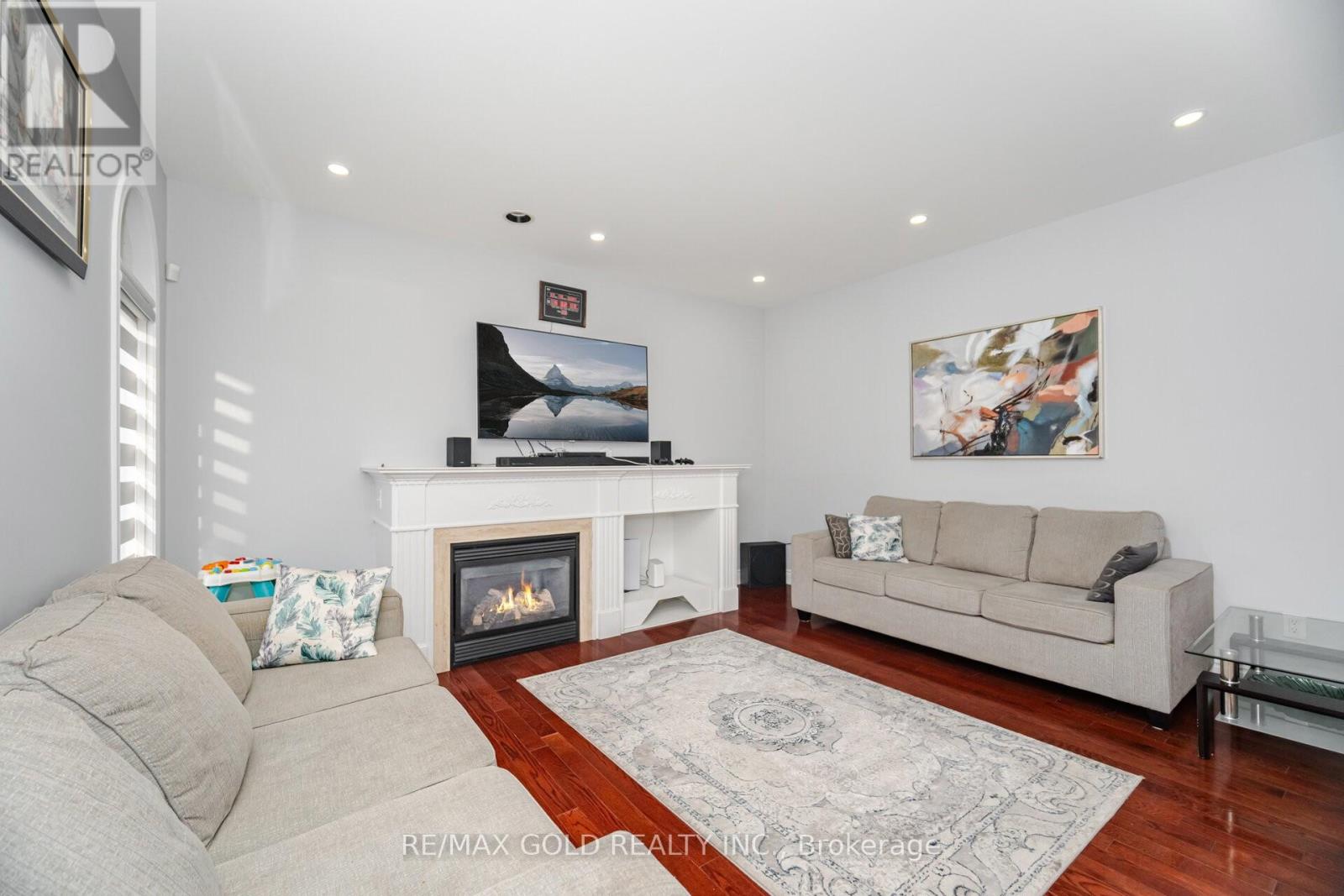 32 Eaglesprings Crescent, Brampton, Ontario  L6P 2V9 - Photo 12 - W12412179