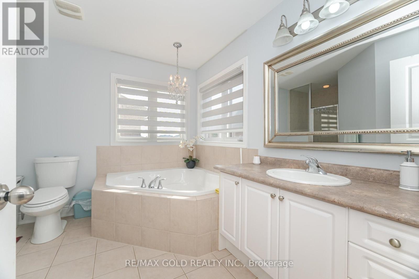 32 Eaglesprings Crescent, Brampton, Ontario  L6P 2V9 - Photo 17 - W12412179