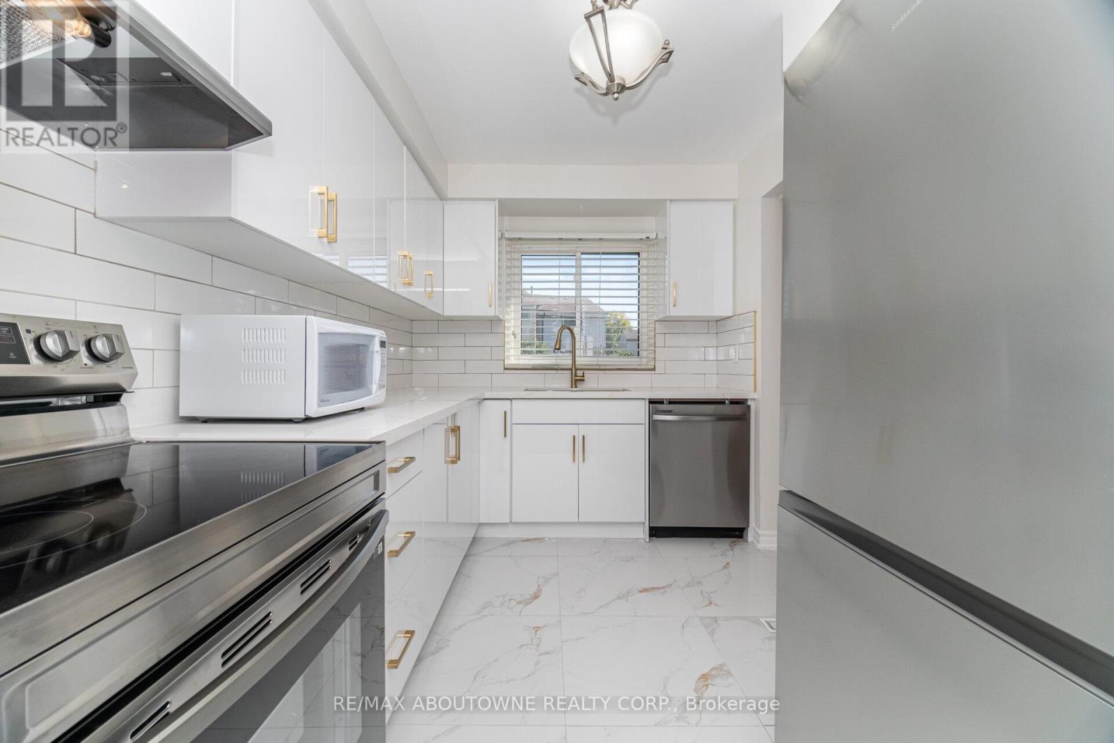 106 - 2779 GANANOQUE DRIVE, Mississauga, Ontario