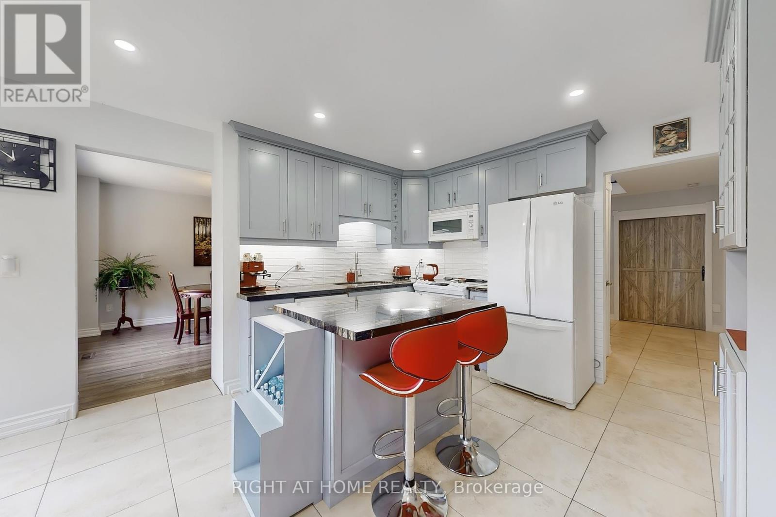 4 Peggy Anne Cove, Brampton, Ontario  L6S 5E4 - Photo 8 - W12412205