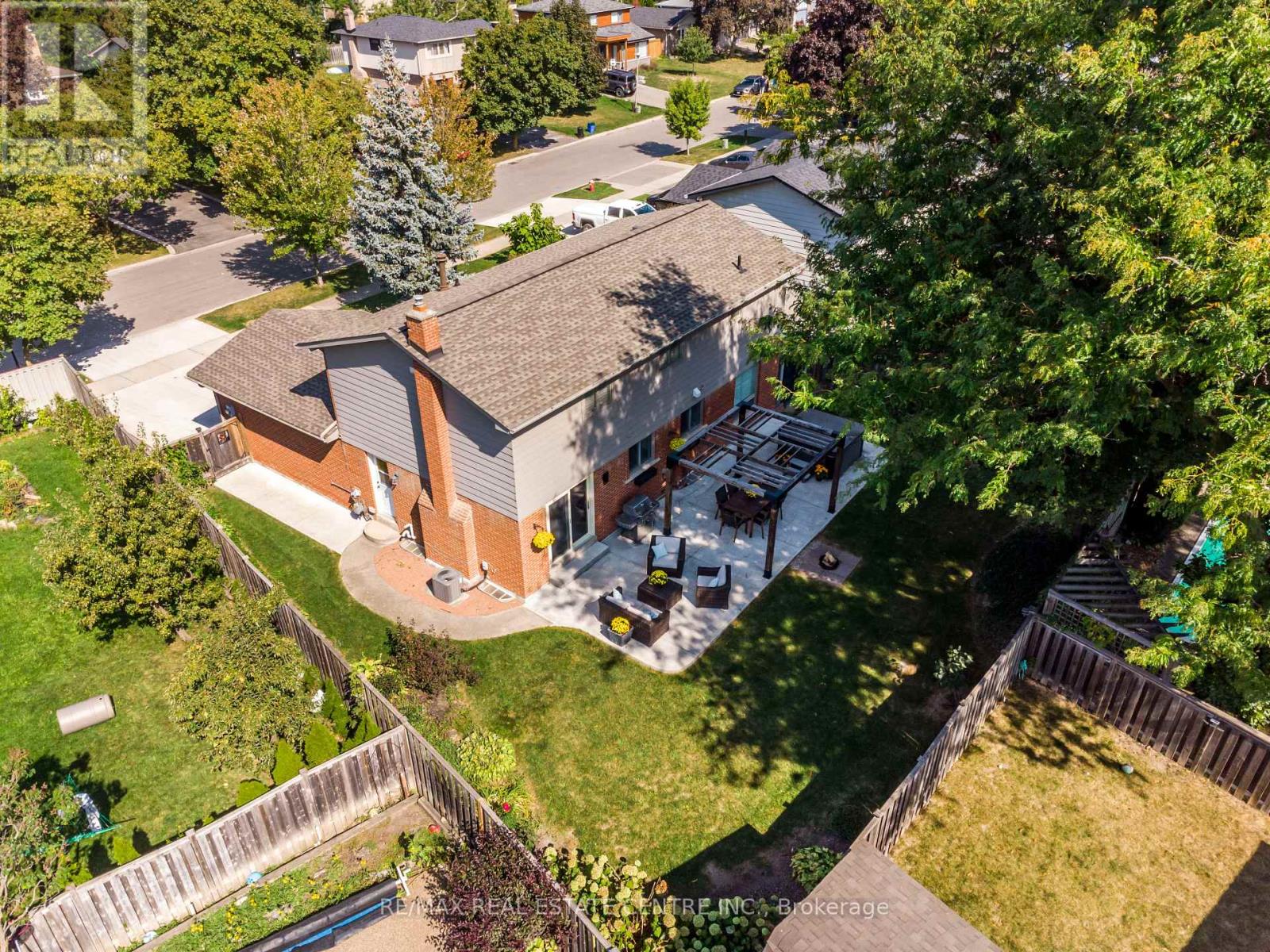 820 Hemlock Drive, Milton, Ontario  L9T 3V5 - Photo 2 - W12412231