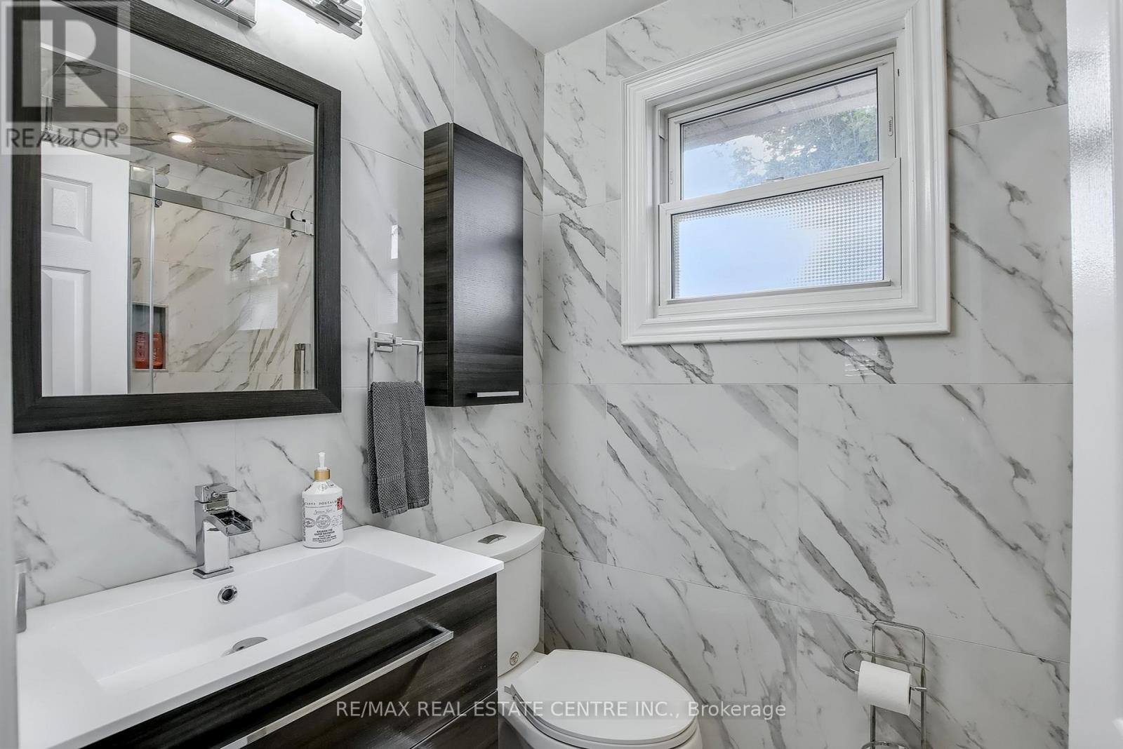 820 Hemlock Drive, Milton, Ontario  L9T 3V5 - Photo 23 - W12412231