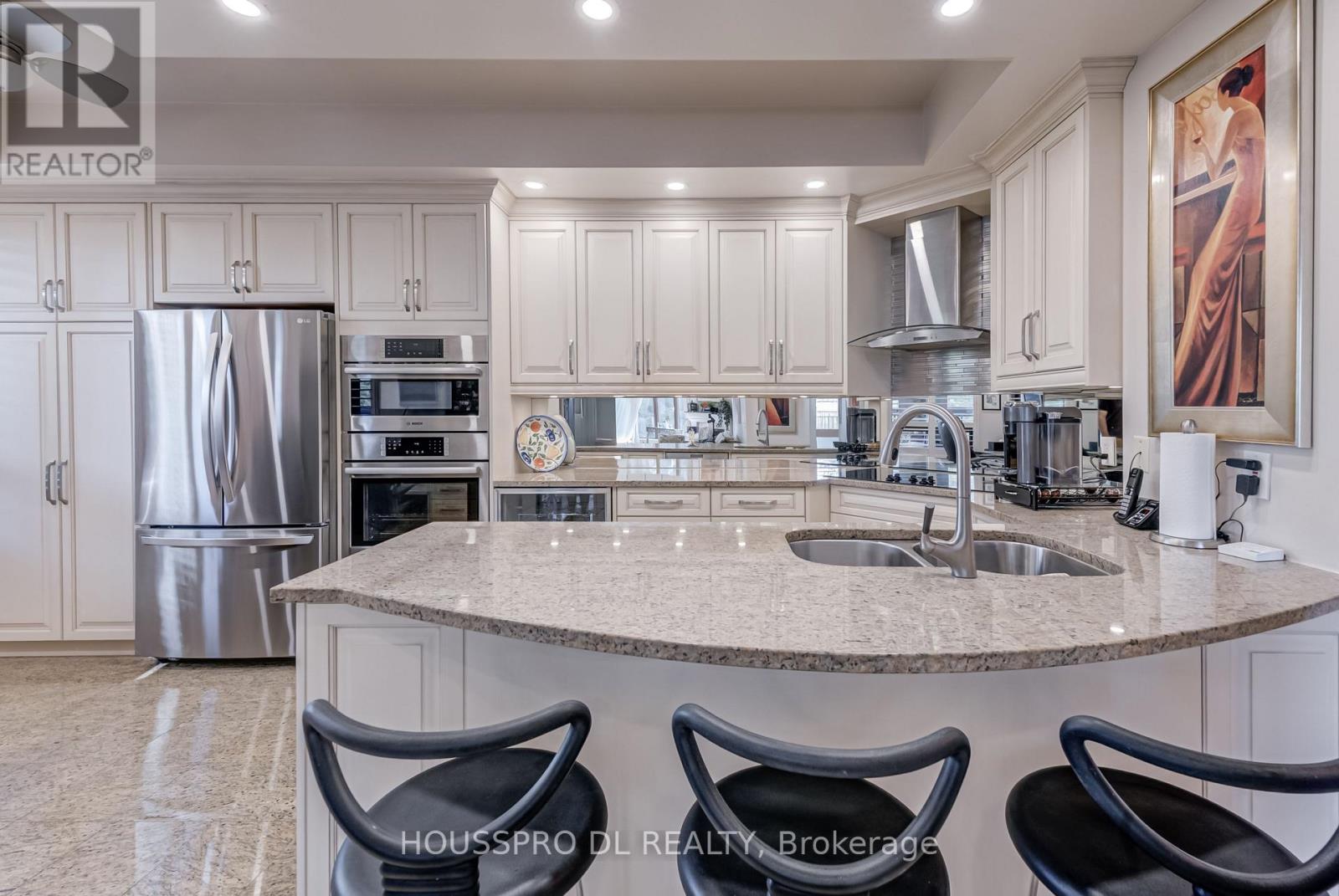 220 - 2095 Lake Shore Boulevard W, Toronto, Ontario  M8V 4G4 - Photo 16 - W12412233