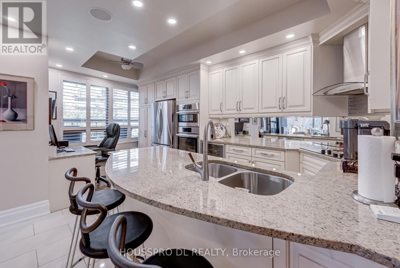 220 - 2095 Lake Shore Boulevard W, Toronto, Ontario  M8V 4G4 - Photo 17 - W12412233