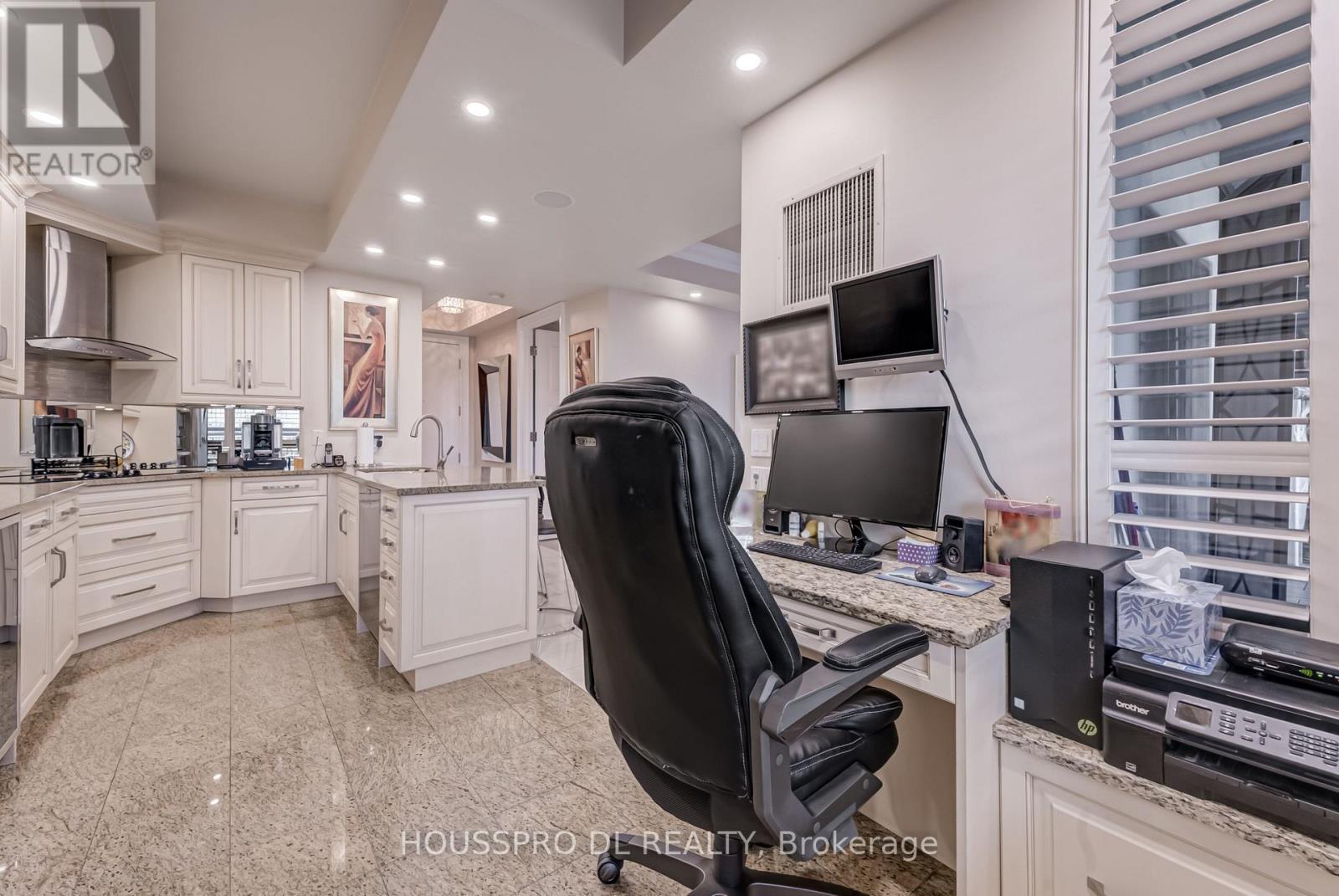 220 - 2095 Lake Shore Boulevard W, Toronto, Ontario  M8V 4G4 - Photo 21 - W12412233