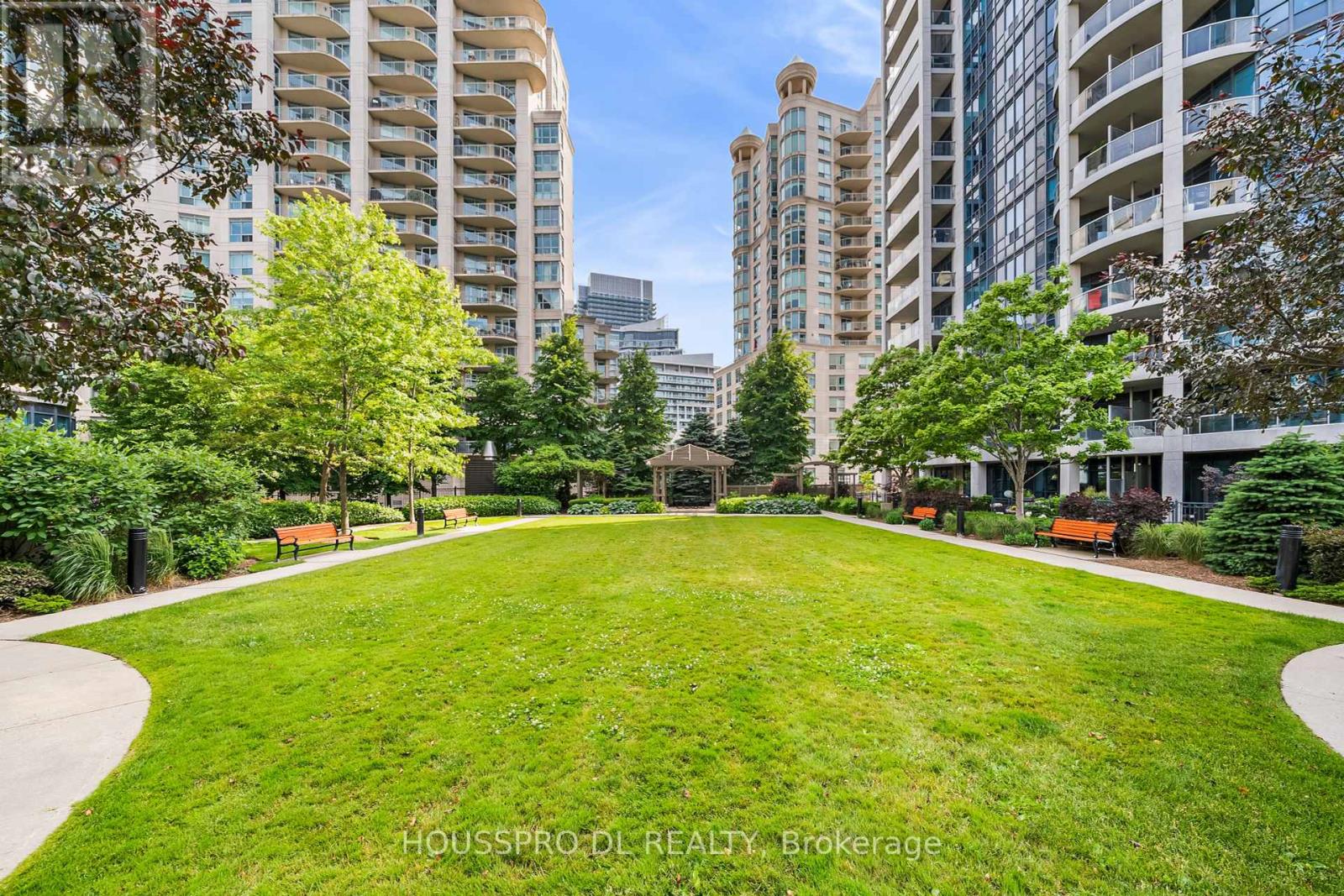 220 - 2095 Lake Shore Boulevard W, Toronto, Ontario  M8V 4G4 - Photo 3 - W12412233