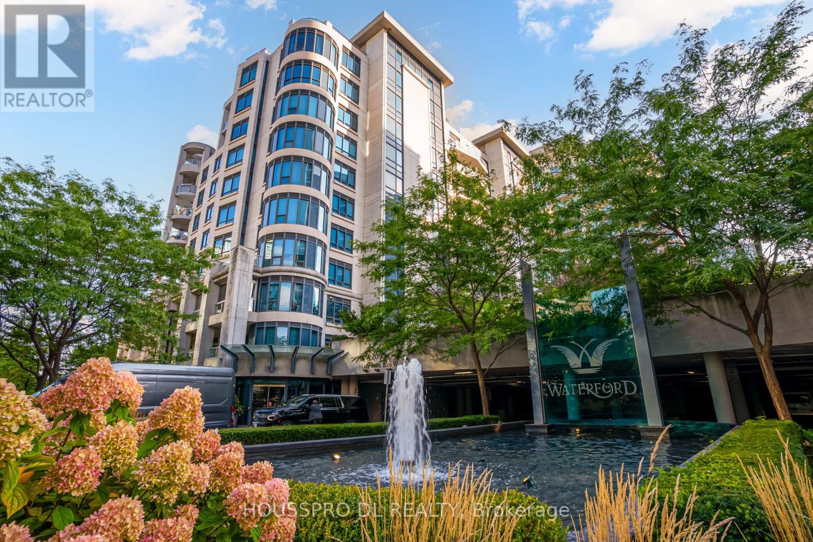 220 - 2095 Lake Shore Boulevard W, Toronto, Ontario  M8V 4G4 - Photo 6 - W12412233