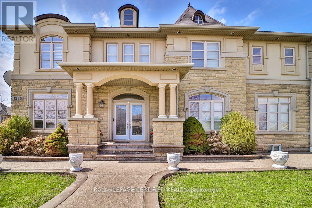 1335 Arrowhead Road, Oakville, Ontario  L6H 0B2 - Photo 12 - W12412257