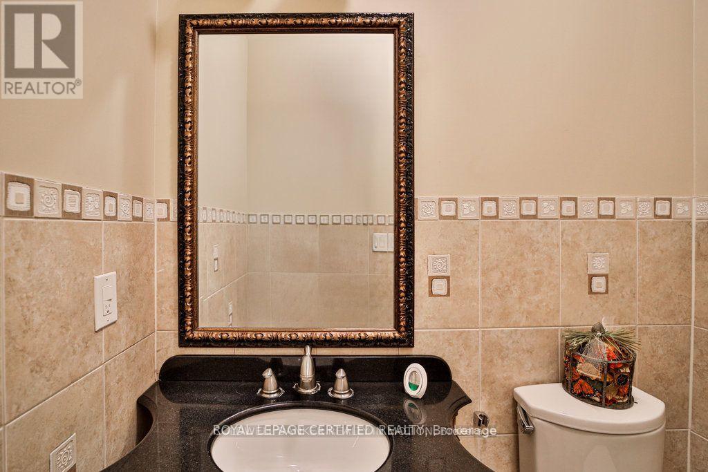 1335 Arrowhead Road, Oakville, Ontario  L6H 0B2 - Photo 23 - W12412257