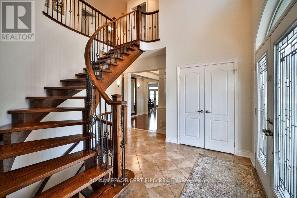 1335 Arrowhead Road, Oakville, Ontario  L6H 0B2 - Photo 25 - W12412257