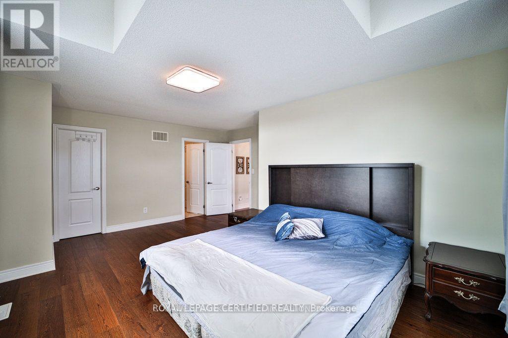 1335 Arrowhead Road, Oakville, Ontario  L6H 0B2 - Photo 35 - W12412257