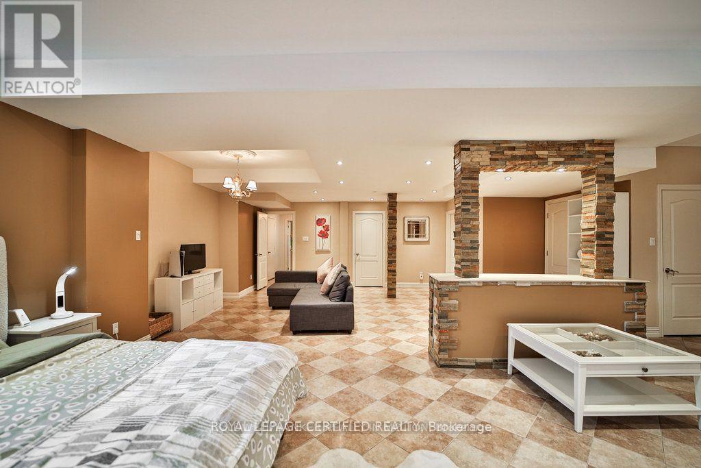 1335 Arrowhead Road, Oakville, Ontario  L6H 0B2 - Photo 40 - W12412257