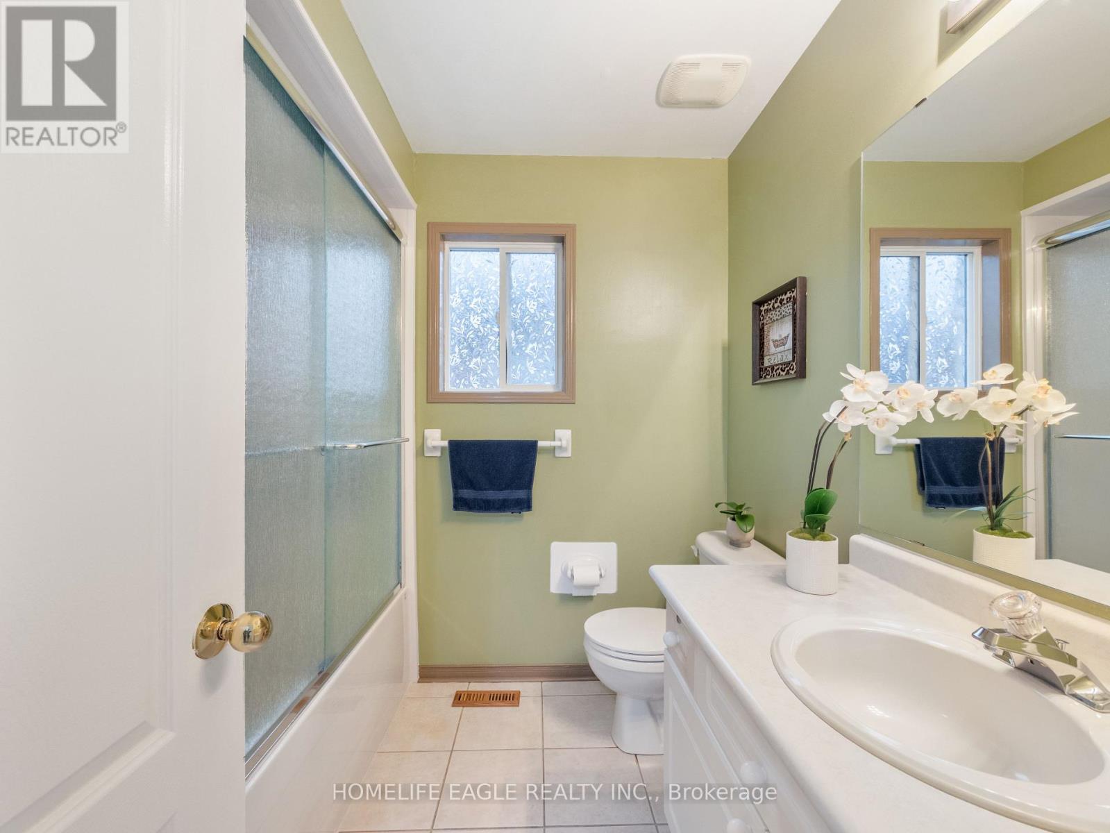 14 Corvette Court, Brampton, Ontario  L7A 2H7 - Photo 13 - W12412321