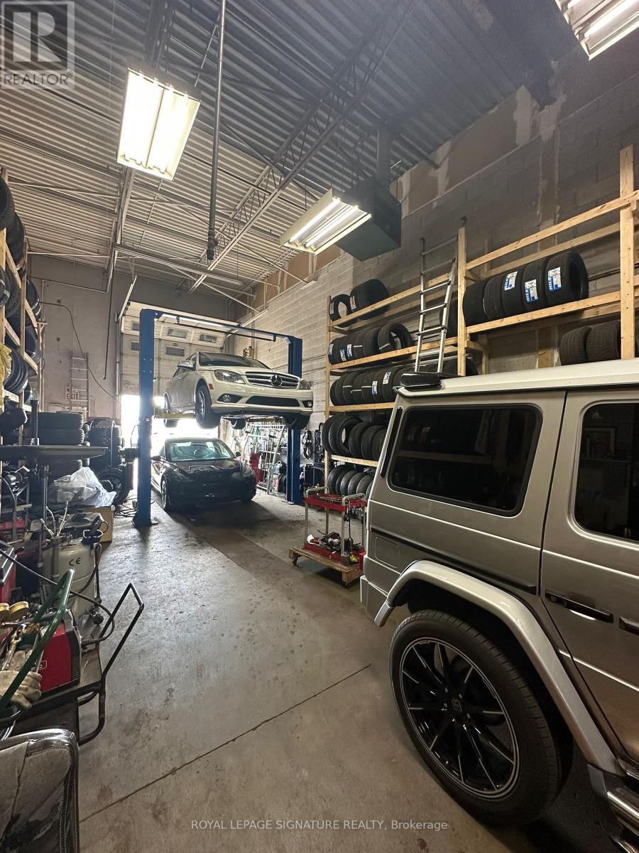 16 - 1270 Finch Avenue W, Toronto, Ontario  M3J 3J7 - Photo 2 - W12412329