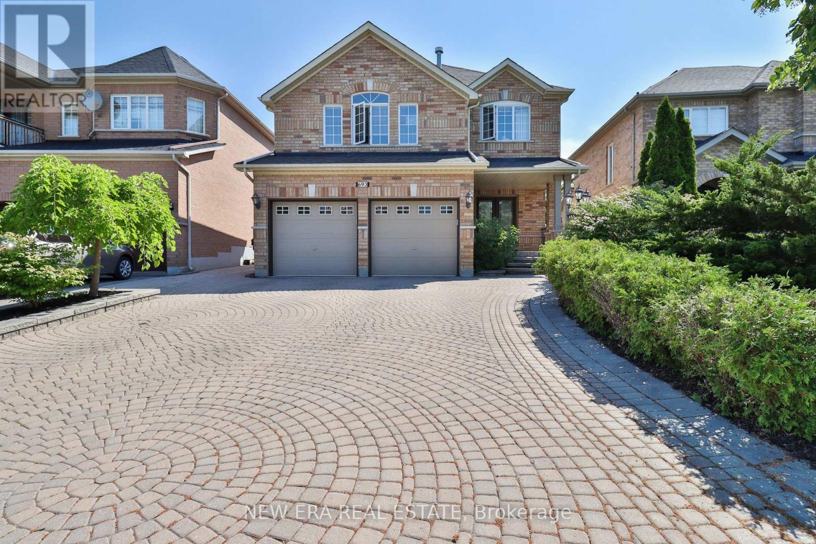 693 Gypsy Fly Crescent, Mississauga, Ontario  L5W 1H5 - Photo 1 - W12412332