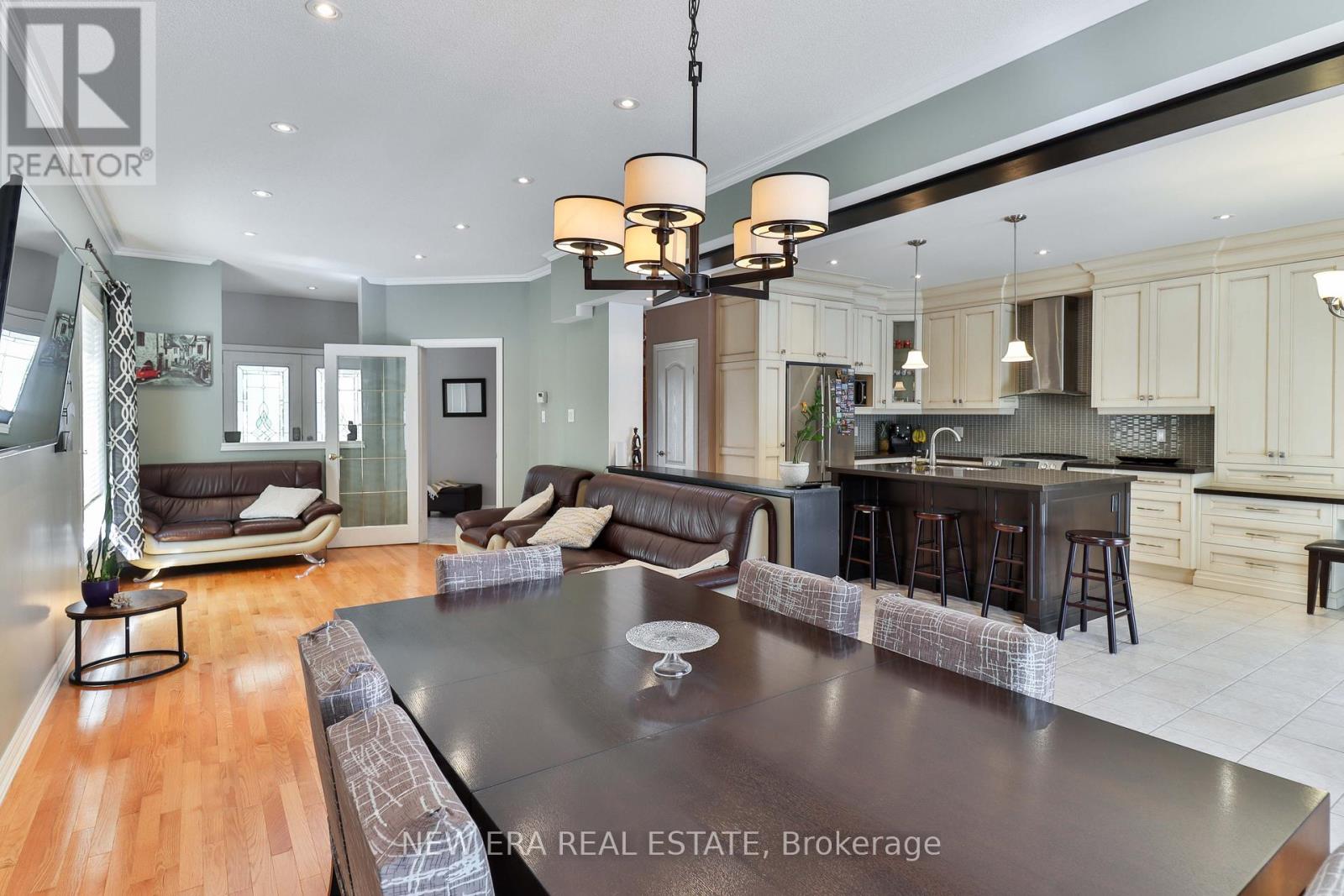 693 Gypsy Fly Crescent, Mississauga, Ontario  L5W 1H5 - Photo 10 - W12412332