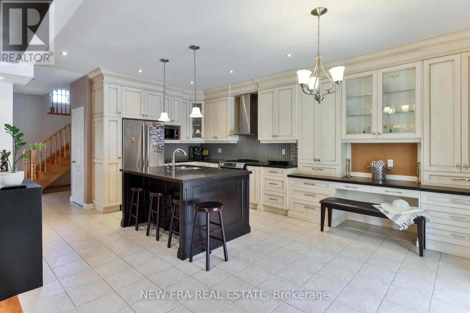 693 Gypsy Fly Crescent, Mississauga, Ontario  L5W 1H5 - Photo 16 - W12412332