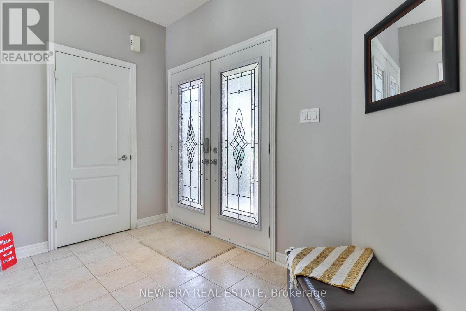 693 Gypsy Fly Crescent, Mississauga, Ontario  L5W 1H5 - Photo 17 - W12412332