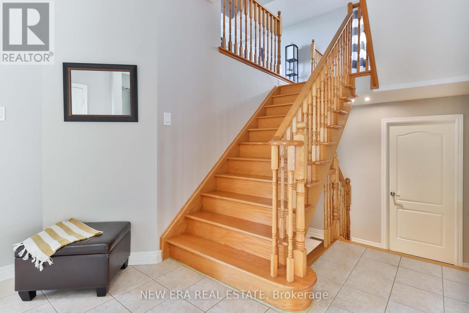 693 Gypsy Fly Crescent, Mississauga, Ontario  L5W 1H5 - Photo 3 - W12412332