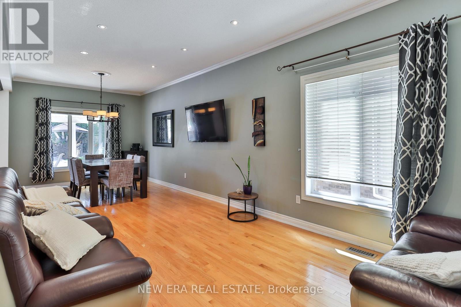 693 Gypsy Fly Crescent, Mississauga, Ontario  L5W 1H5 - Photo 5 - W12412332