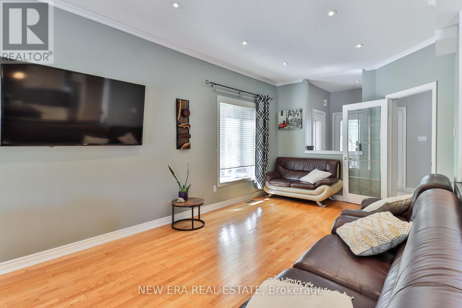 693 Gypsy Fly Crescent, Mississauga, Ontario  L5W 1H5 - Photo 7 - W12412332