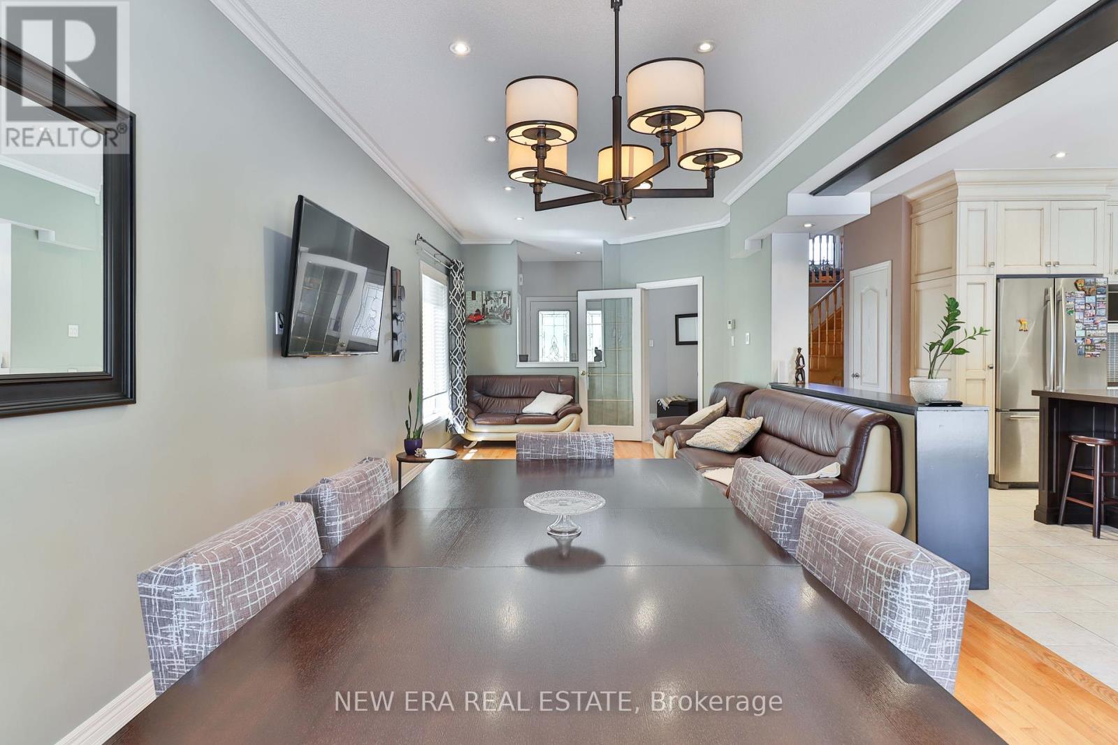 693 Gypsy Fly Crescent, Mississauga, Ontario  L5W 1H5 - Photo 9 - W12412332