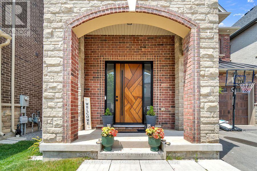 41 Marvin Avenue, Oakville, Ontario  L6H 0Z6 - Photo 2 - W12412353