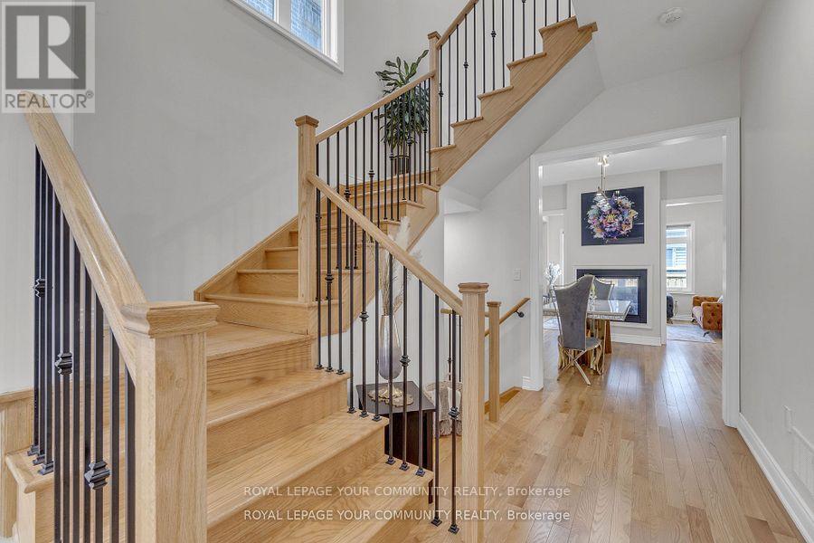 41 Marvin Avenue, Oakville, Ontario  L6H 0Z6 - Photo 4 - W12412353