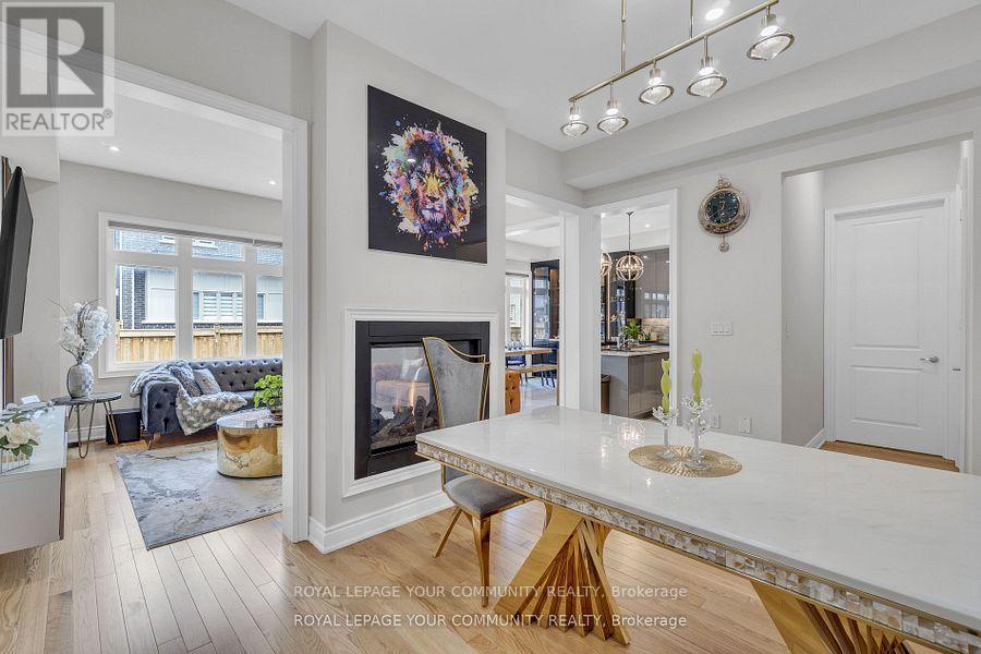 41 Marvin Avenue, Oakville, Ontario  L6H 0Z6 - Photo 6 - W12412353