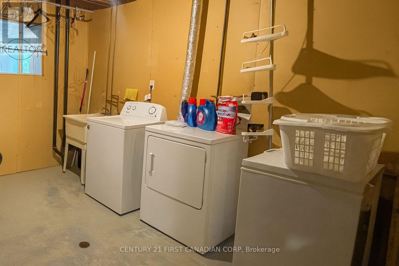 46 Comox Court, London South, Ontario  N6K 3K9 - Photo 12 - X12412470
