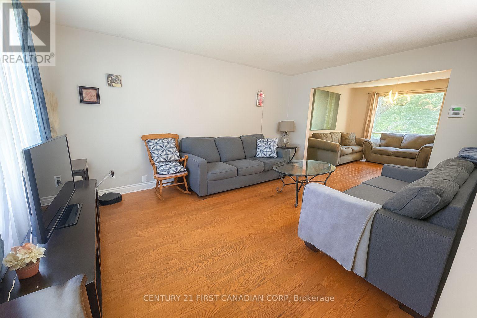 46 Comox Court, London South, Ontario  N6K 3K9 - Photo 2 - X12412470