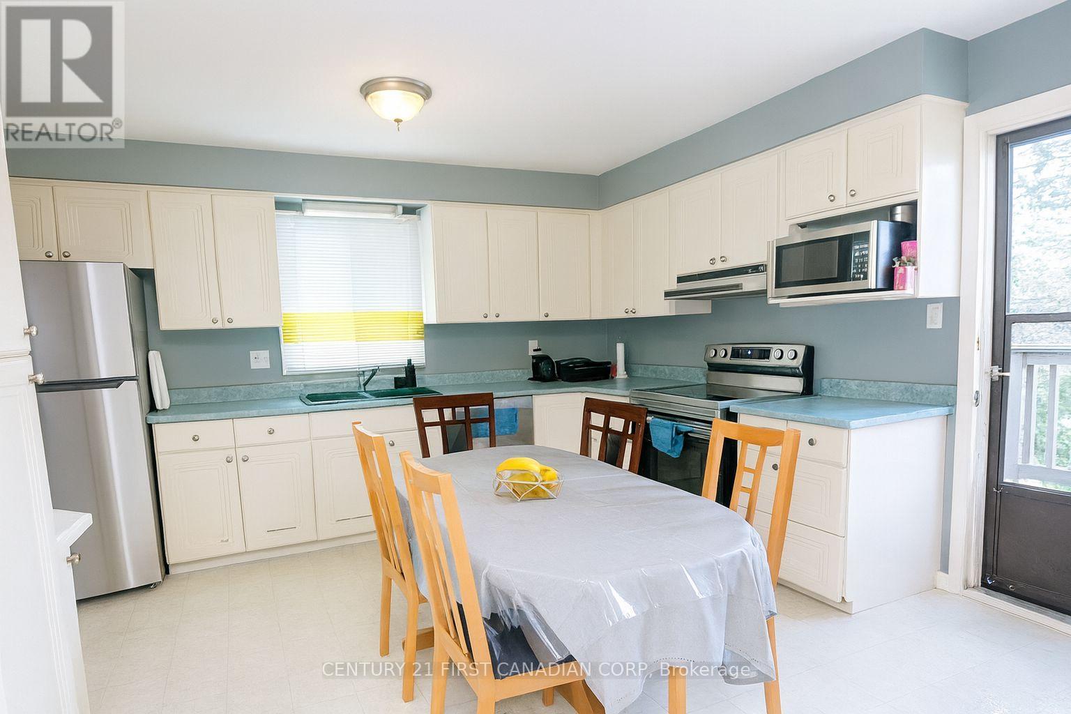 46 Comox Court, London South, Ontario  N6K 3K9 - Photo 4 - X12412470