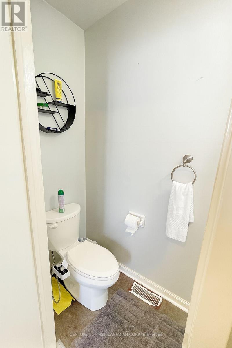 46 Comox Court, London South, Ontario  N6K 3K9 - Photo 6 - X12412470