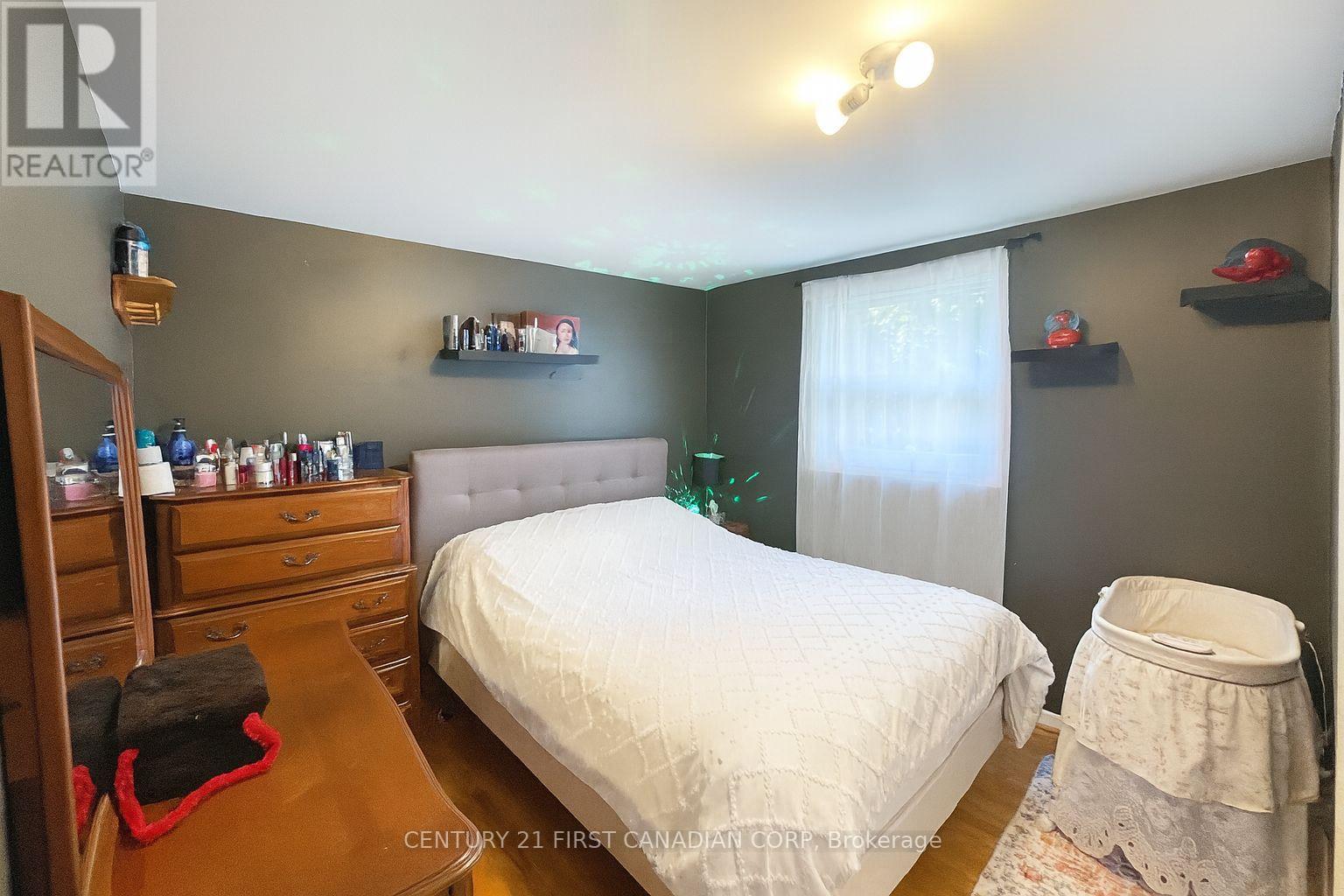 46 Comox Court, London South, Ontario  N6K 3K9 - Photo 7 - X12412470