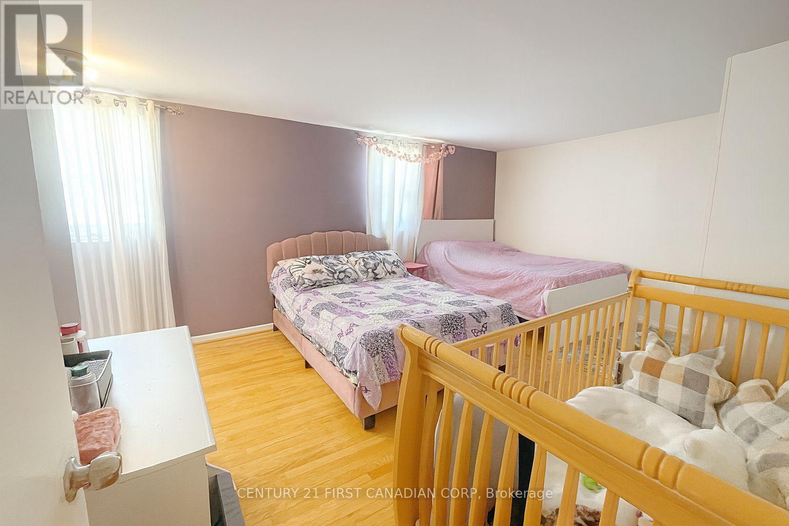 46 Comox Court, London South, Ontario  N6K 3K9 - Photo 8 - X12412470