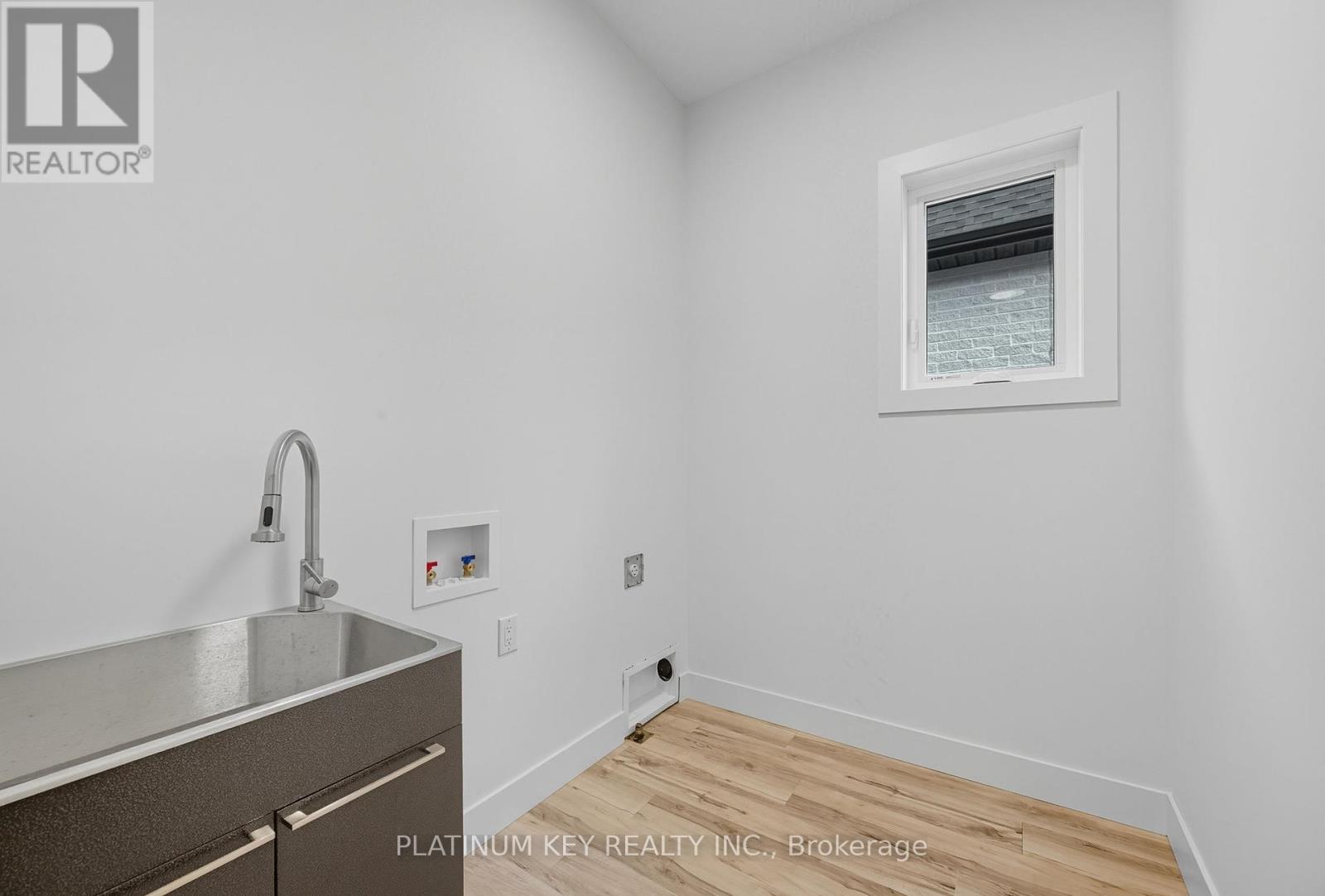 32 Briscoe Crescent, Strathroy-Caradoc, Ontario  N7G 4E2 - Photo 10 - X12412600
