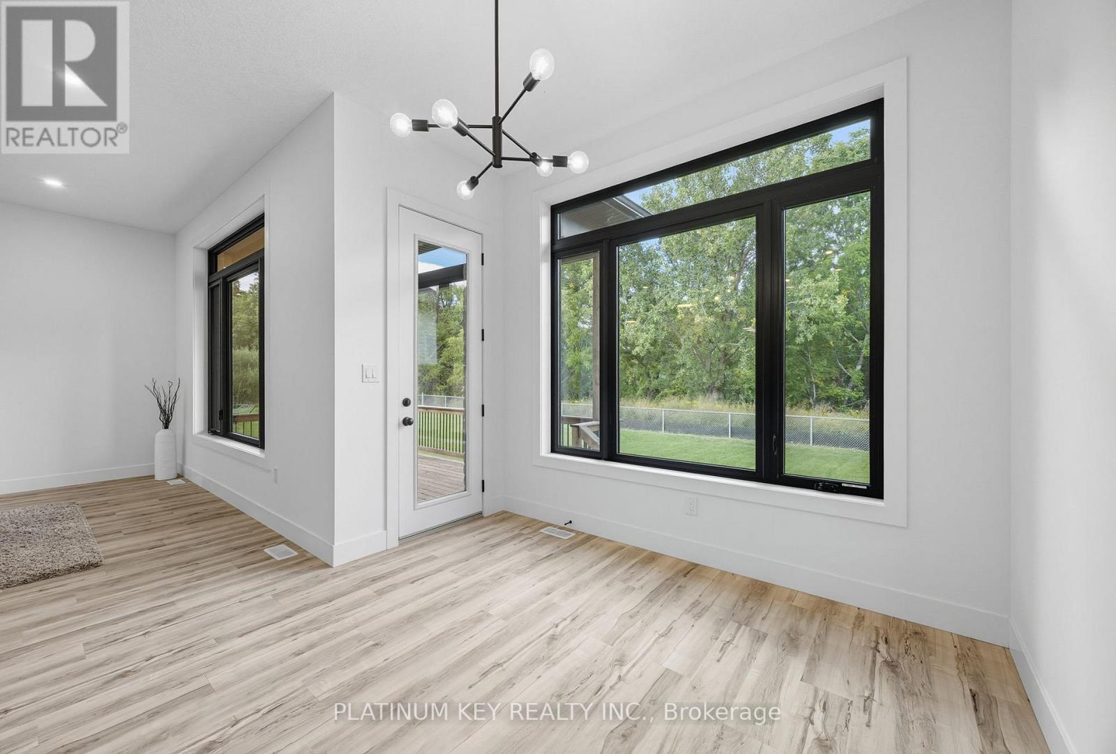 32 Briscoe Crescent, Strathroy-Caradoc, Ontario  N7G 4E2 - Photo 22 - X12412600