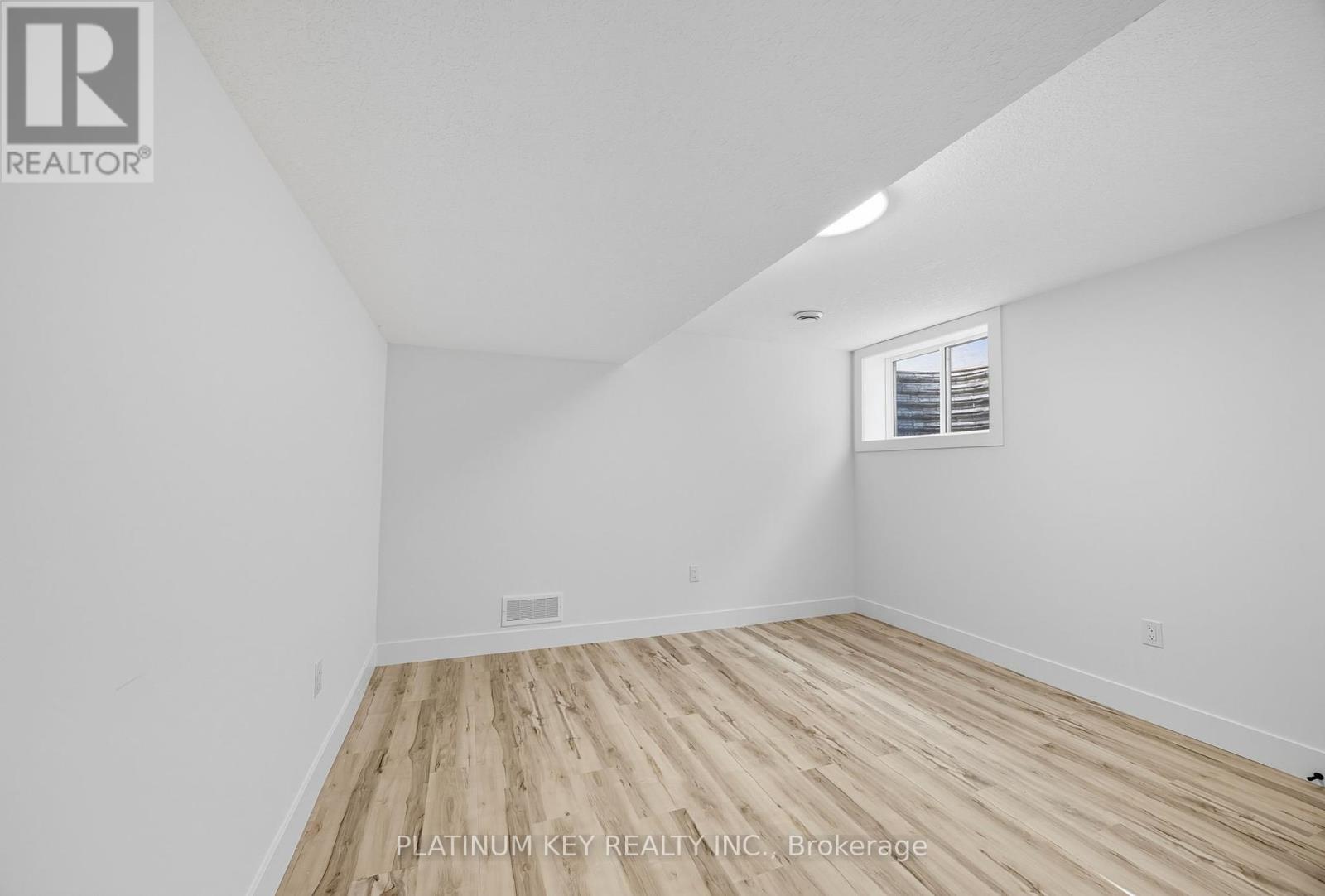 32 Briscoe Crescent, Strathroy-Caradoc, Ontario  N7G 4E2 - Photo 40 - X12412600