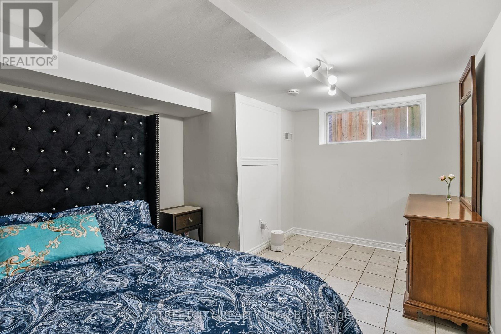 537 Clarke Road, London East, Ontario  N5V 2E1 - Photo 11 - X12412653