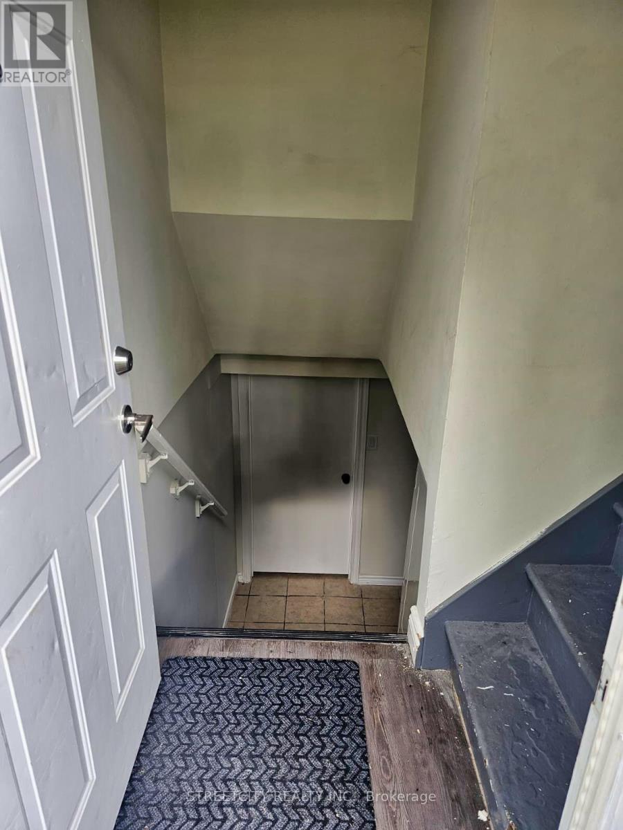 537 Clarke Road, London East, Ontario  N5V 2E1 - Photo 3 - X12412653