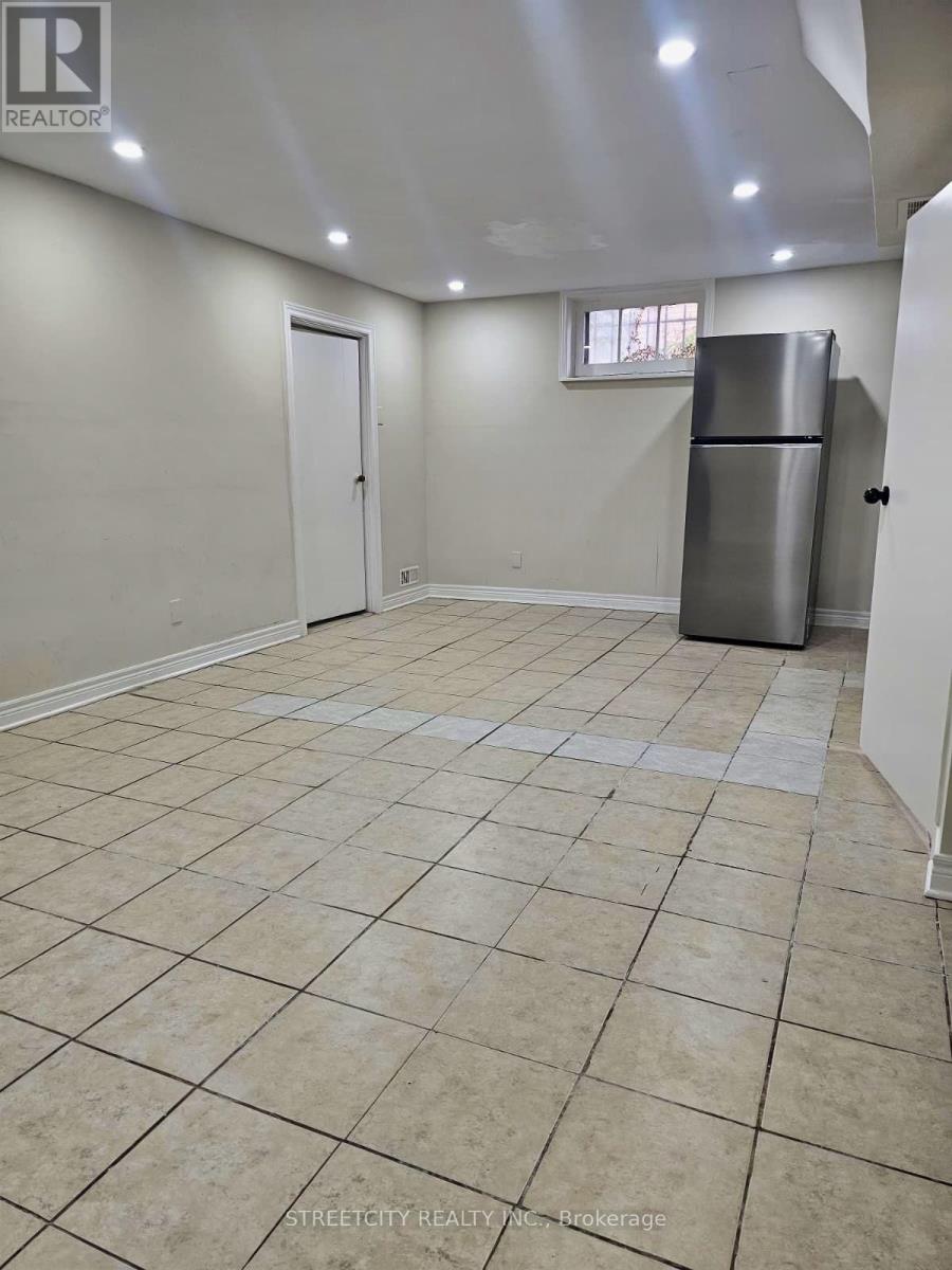 537 Clarke Road, London East, Ontario  N5V 2E1 - Photo 4 - X12412653