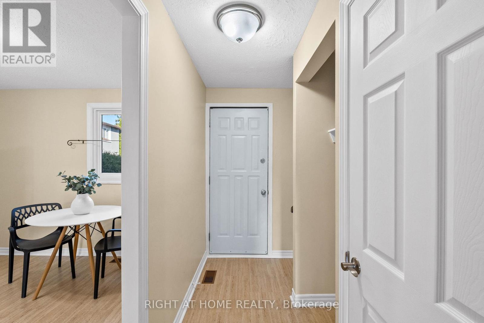 235 Thistledown Court, Ottawa, Ontario  K2J 1N1 - Photo 3 - X12412573