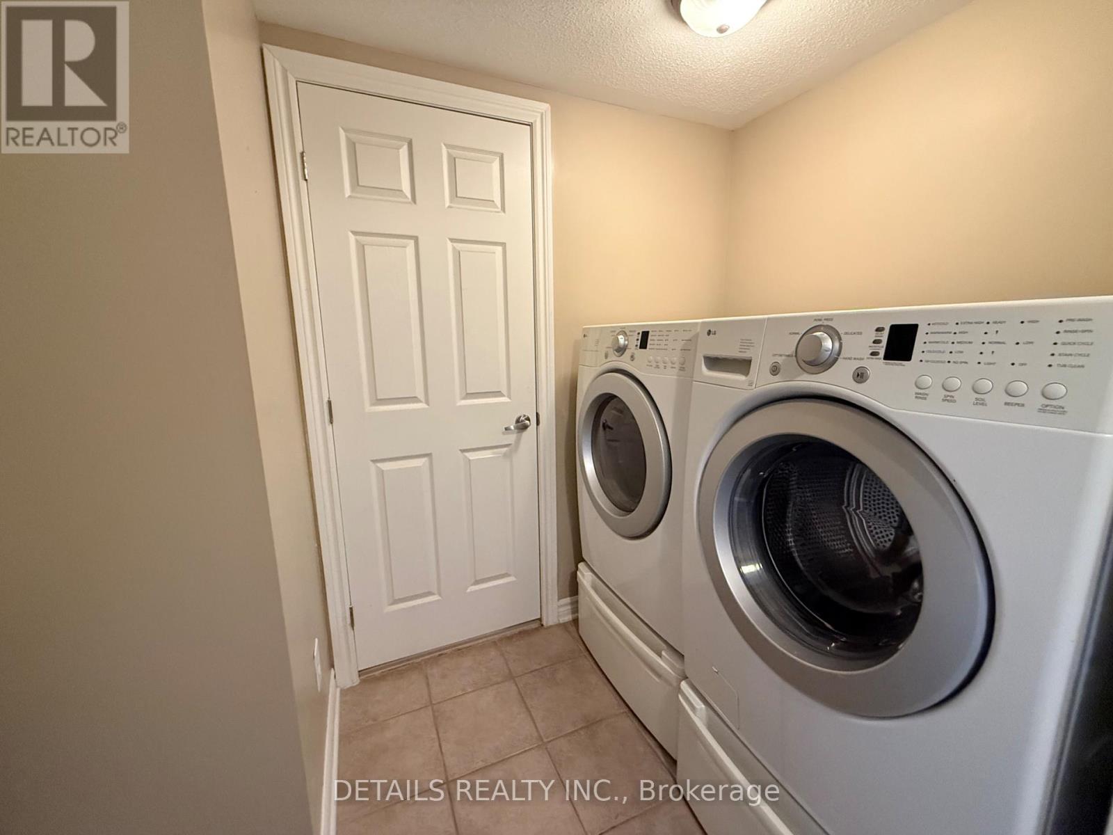 2065 Madrid Avenue, Ottawa, Ontario  K2J 0K4 - Photo 5 - X12412629