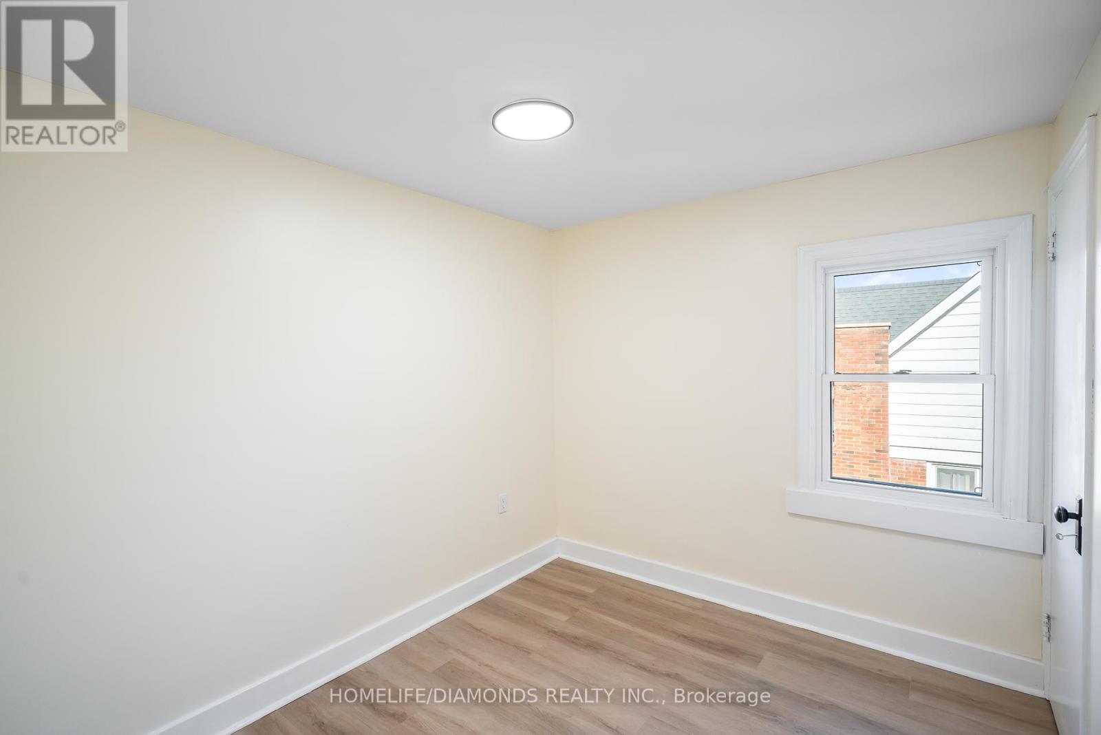 5782 Byng Avenue, Niagara Falls, Ontario  L2G 5E2 - Photo 19 - X12412189