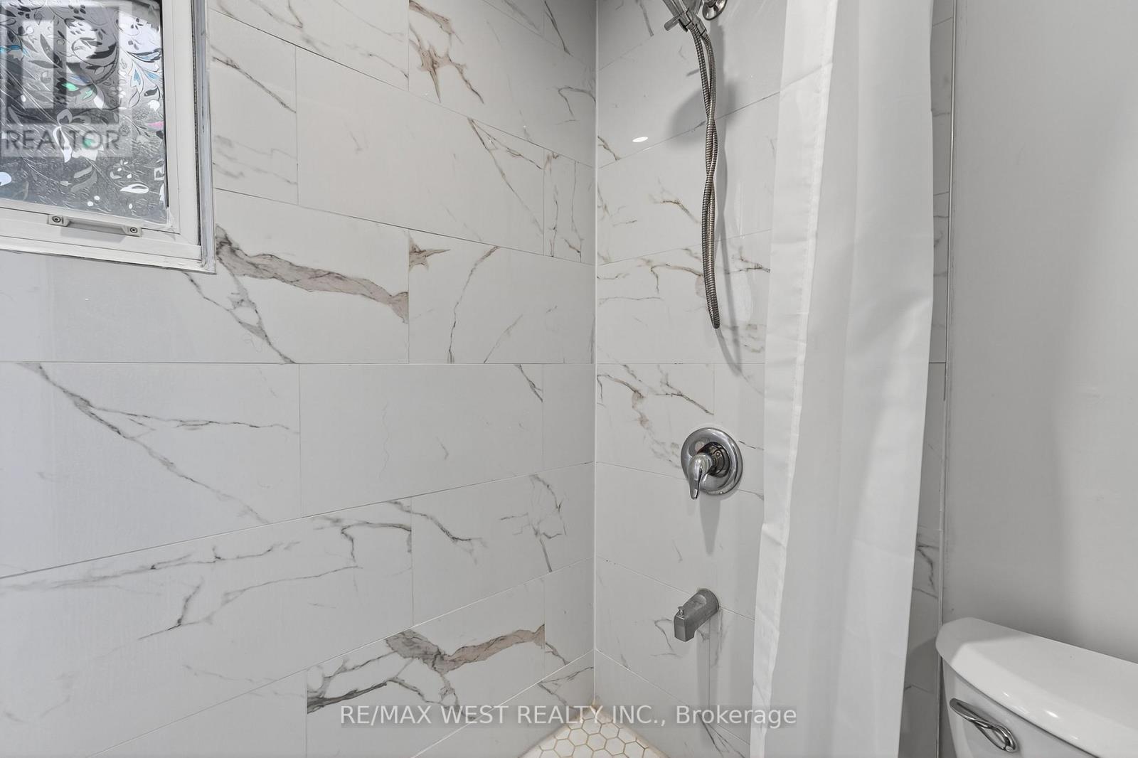 35 Kingscourt Avenue, Kingston, Ontario  K7K 4N6 - Photo 10 - X12412215